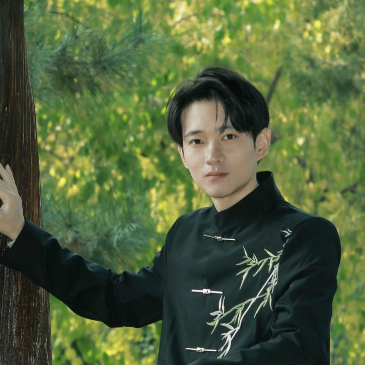 爱演戏的日月明