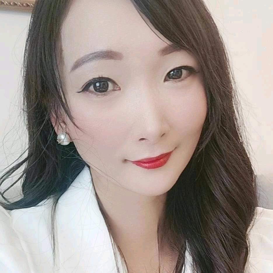 买珠宝的小姐姐