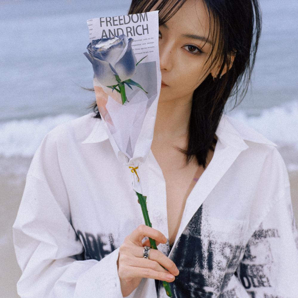 菠萝果粒多多头像