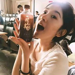 半截诗/.