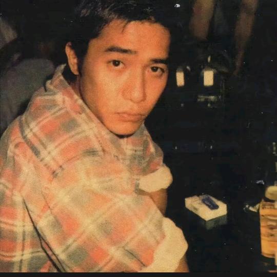 我以为尿的够高就能遮住眼泪