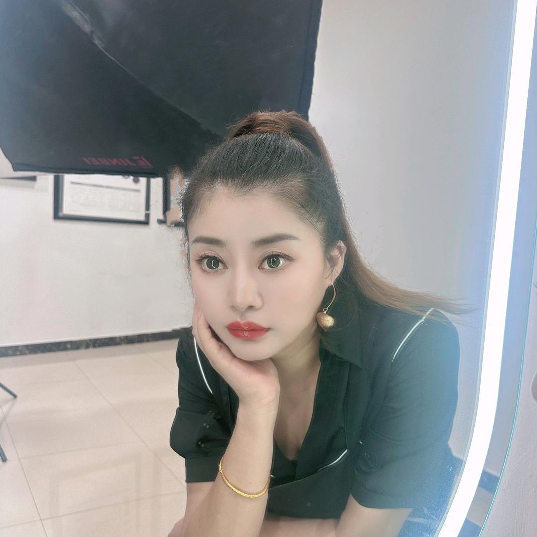 小 乔(彩妆师）
