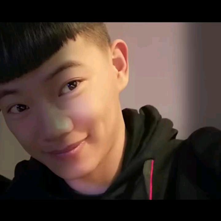 村东头那小伙