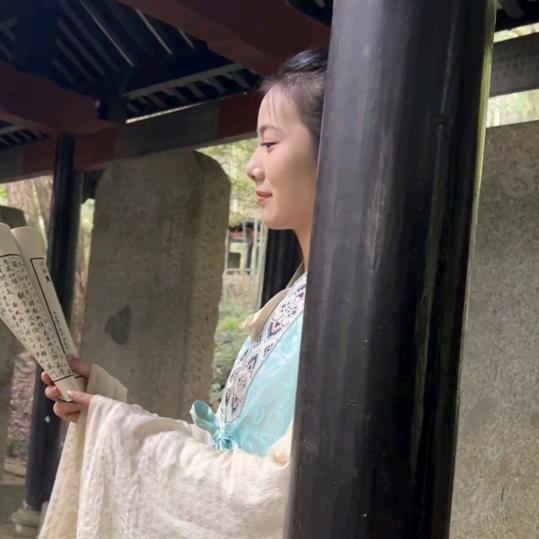 越逸