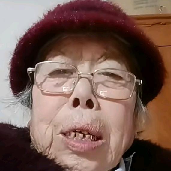 李奶奶每天晚上8点10分开播