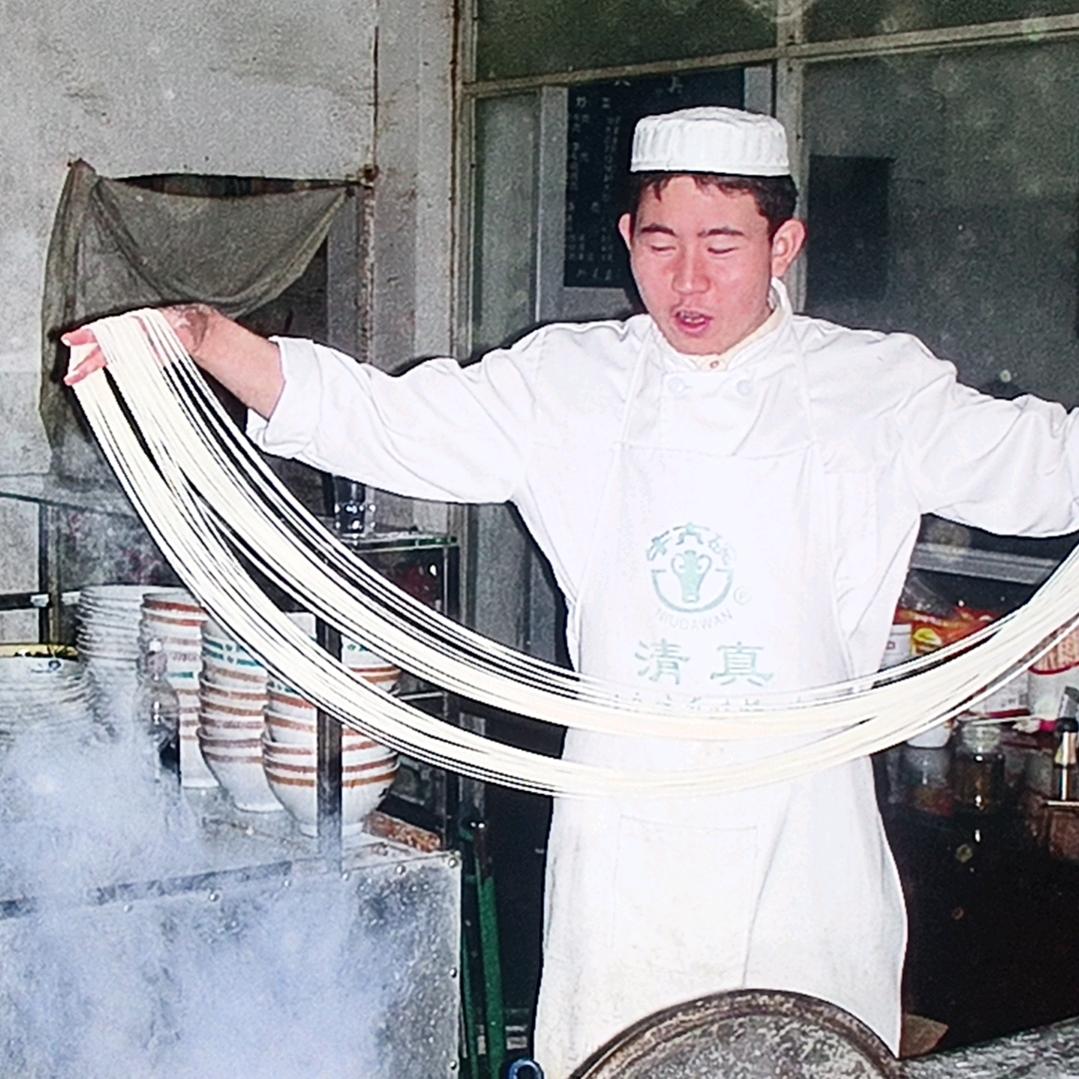 拉曾庙兰州拉面充电站停车场店