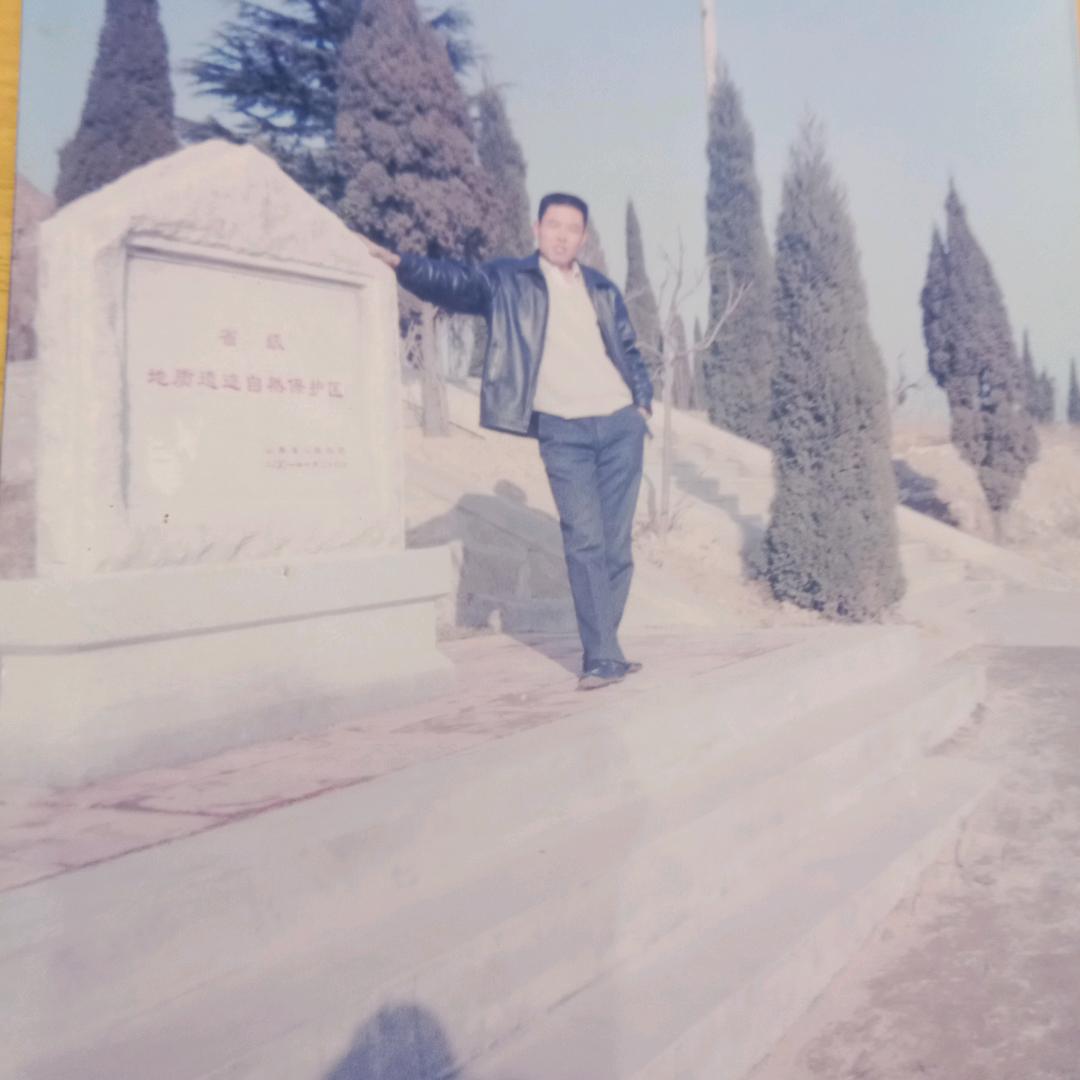 磊落哥
