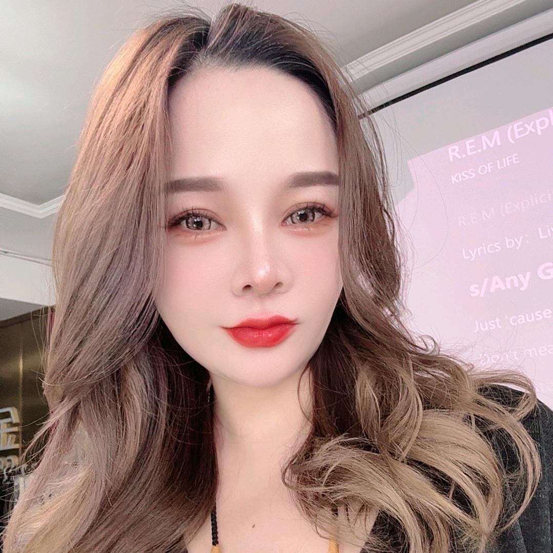 秀秀大漂亮穿搭