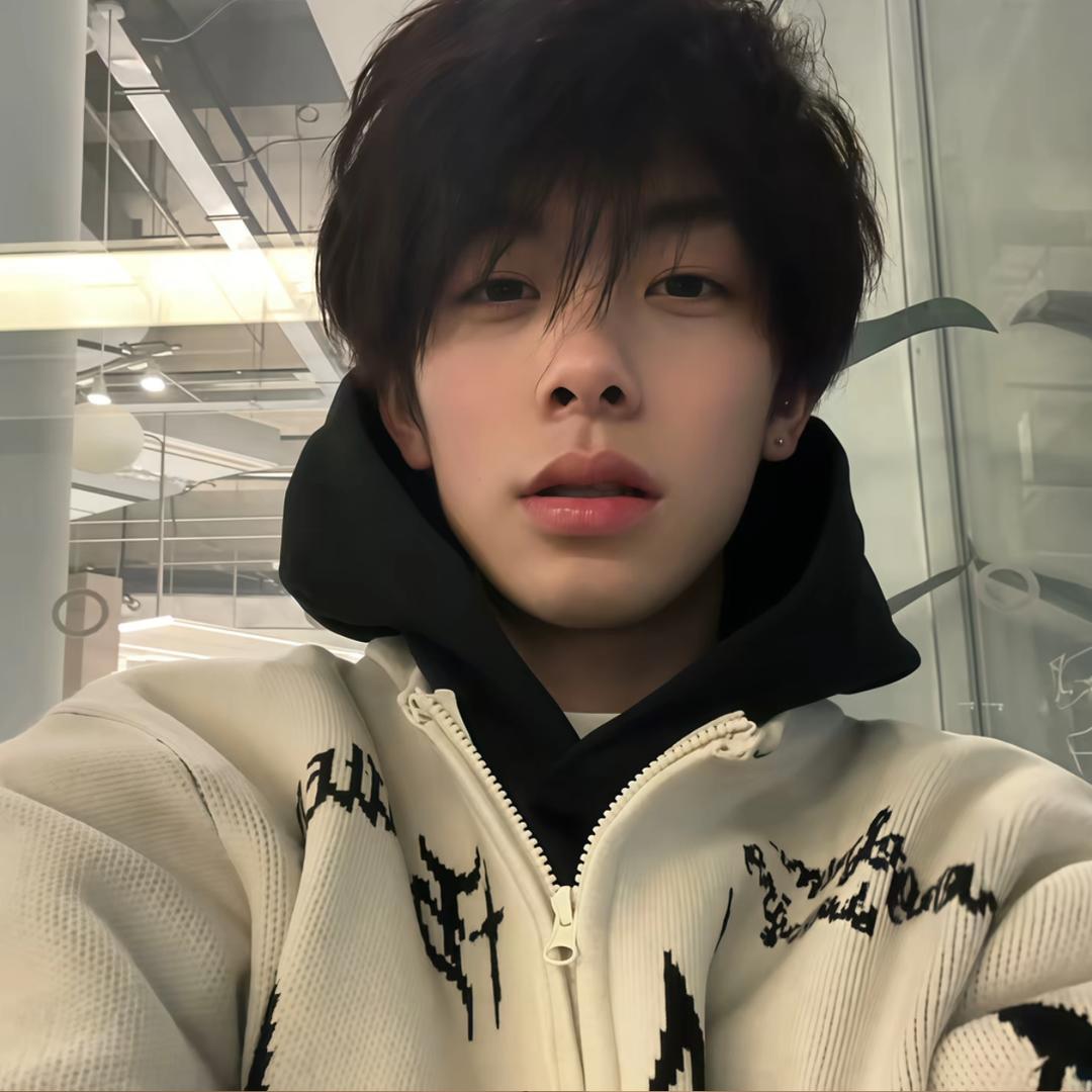 小秋.