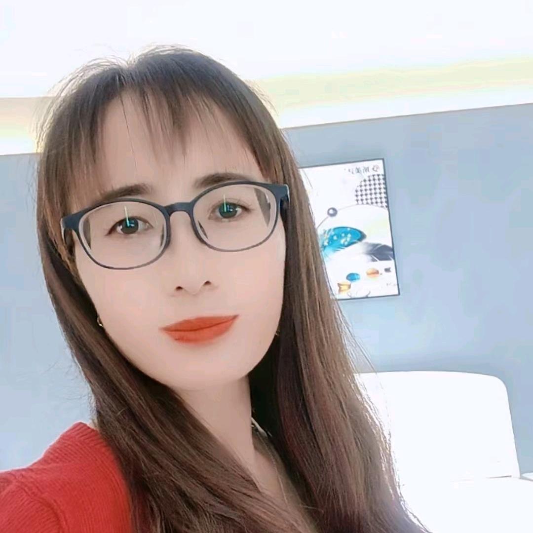 白地市佳龙实木家居广场一秀姐