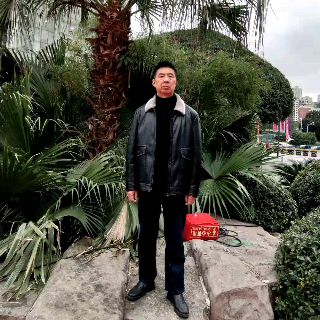 会泽石柱县沿溪镇街上