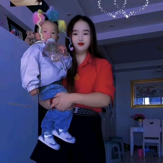 蝶舞热爱生活，热爱娱乐，纯属娱乐开心就好