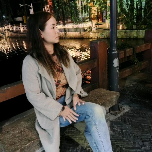 🔥卖纸箱的小女孩