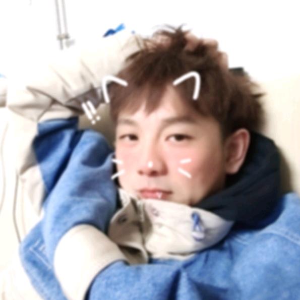 李三岁.