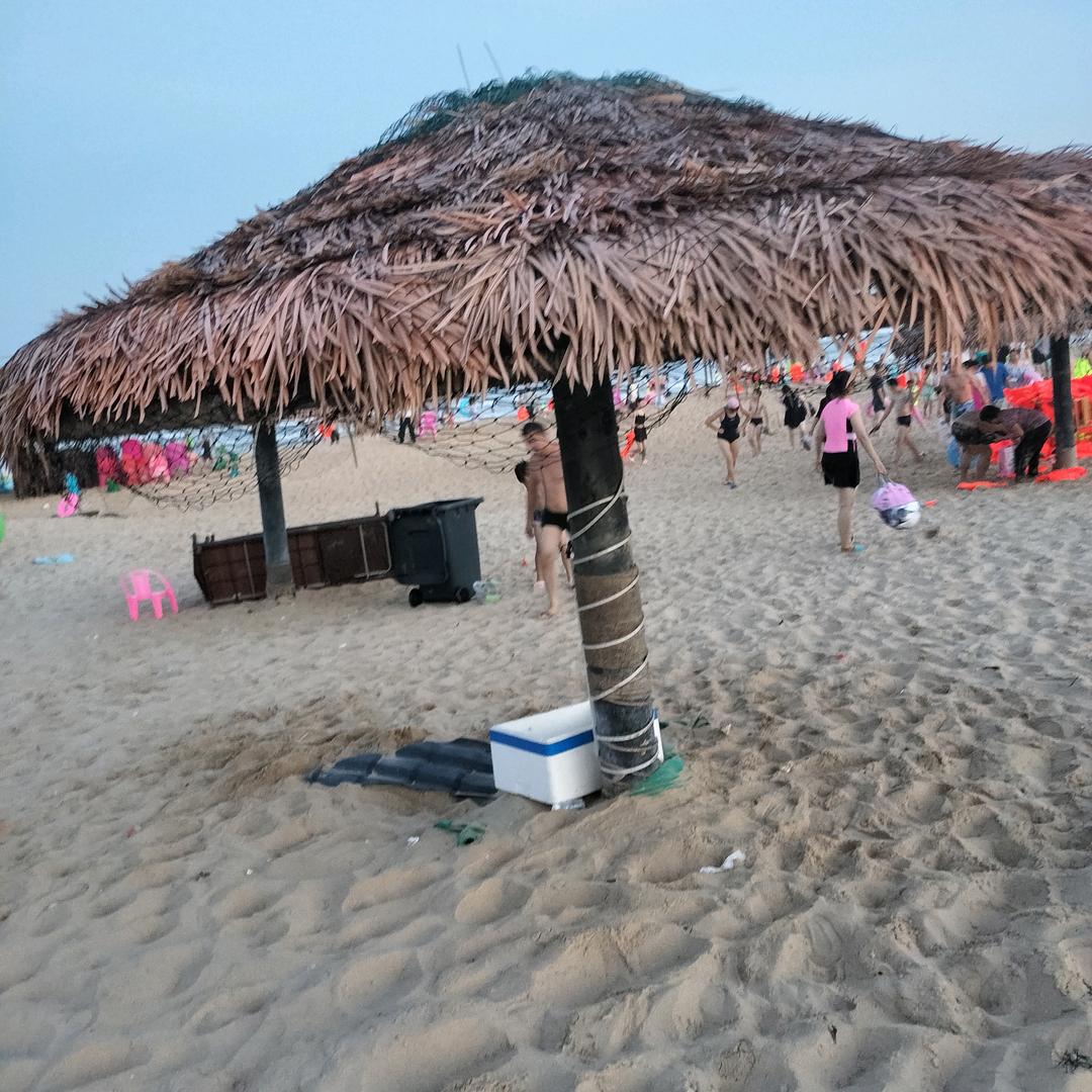 农村里的王奶奶（商品在橱窗）