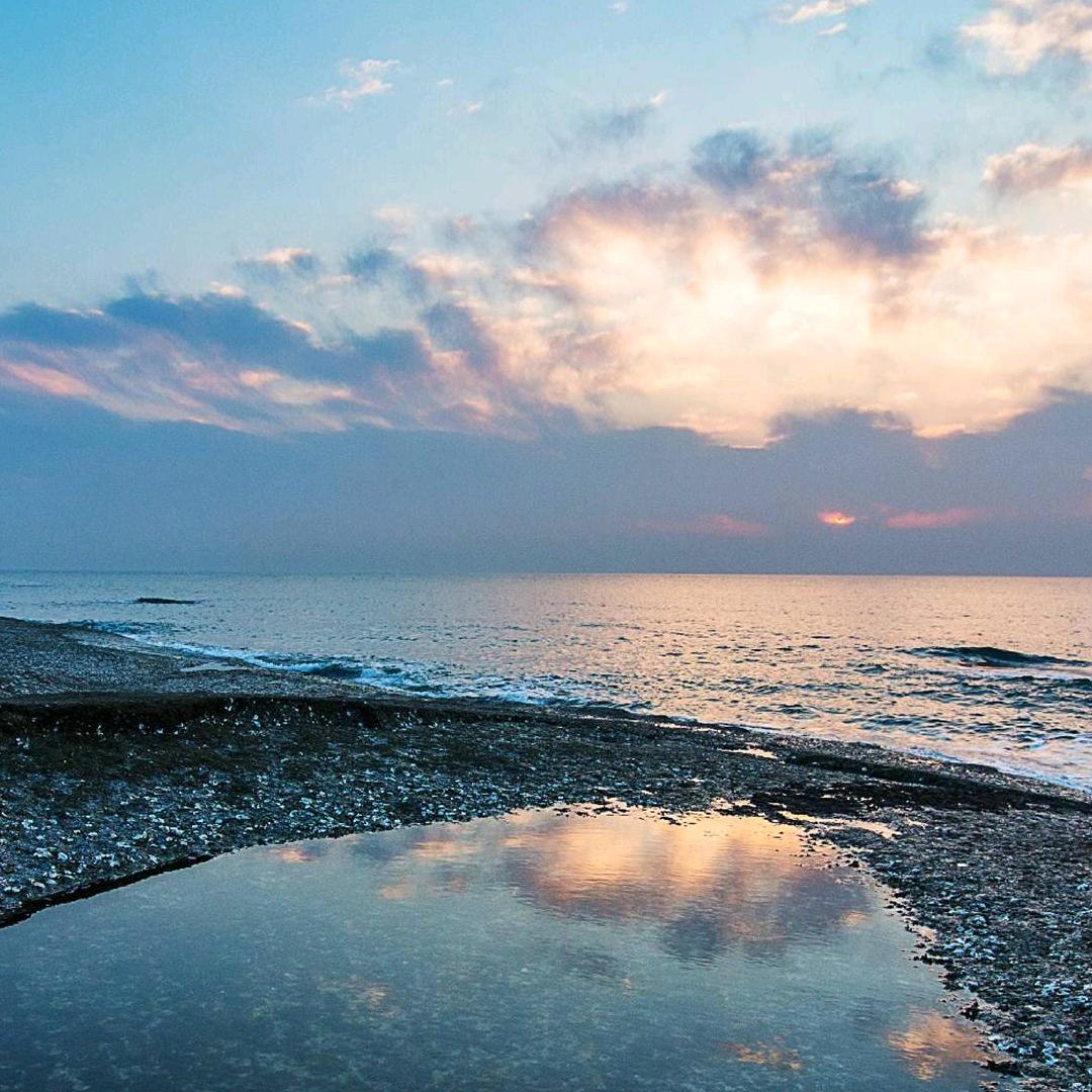 手指大海的方向