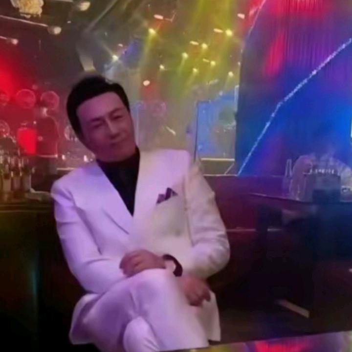 李开伟