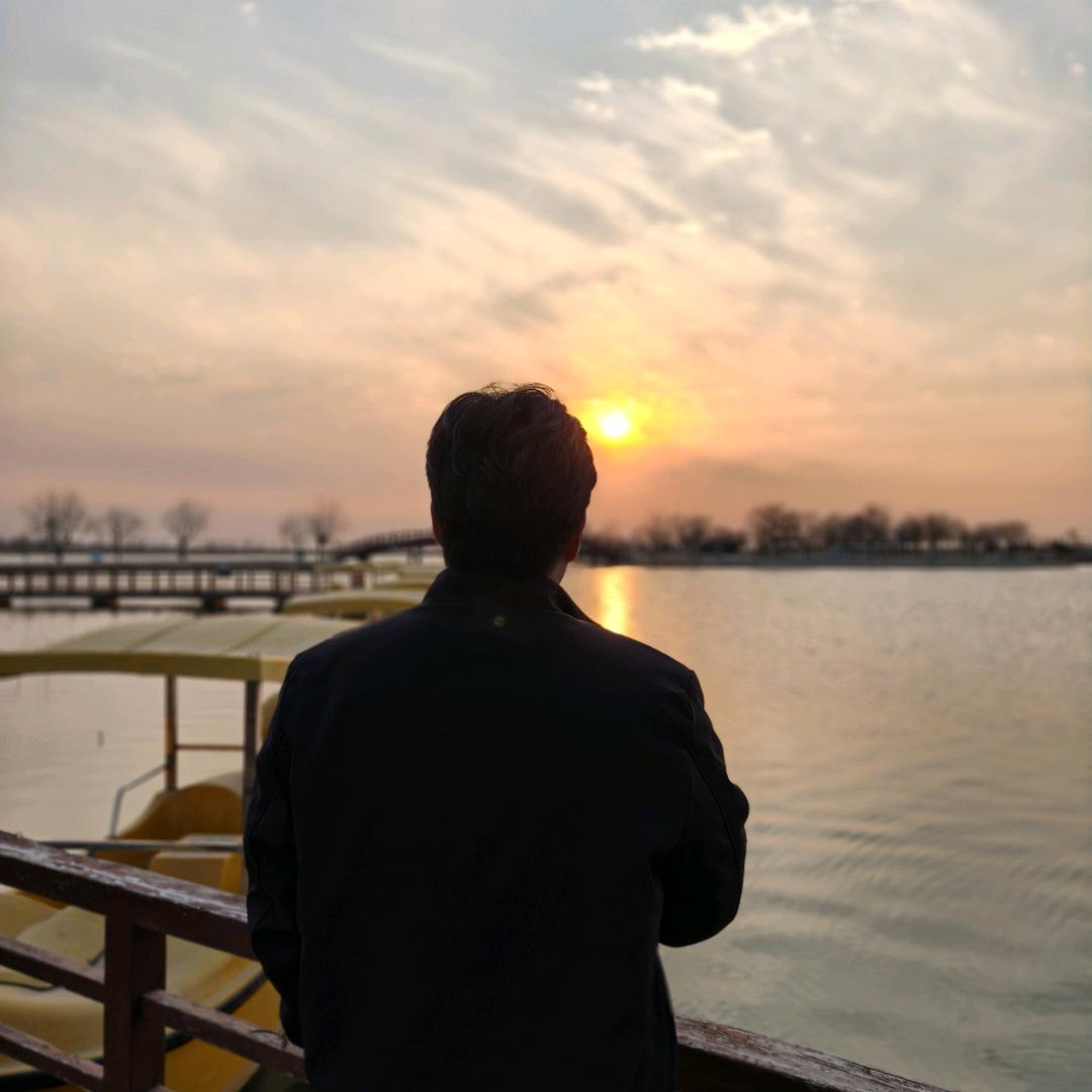 鹅鹅鹅，曲项向天歌