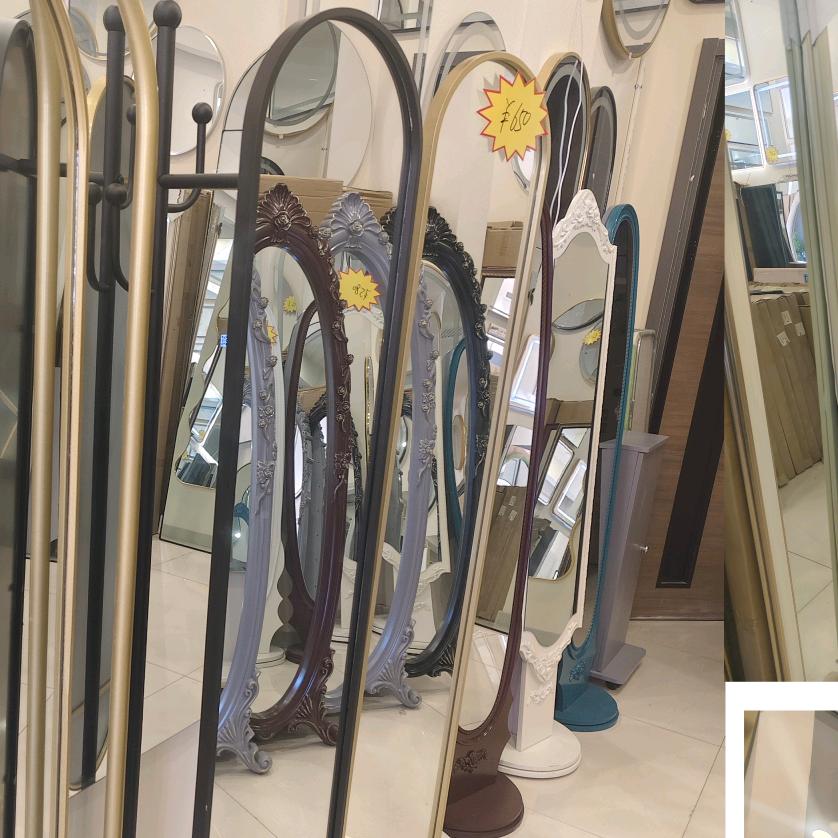 在伊宁市卖镜子的小马