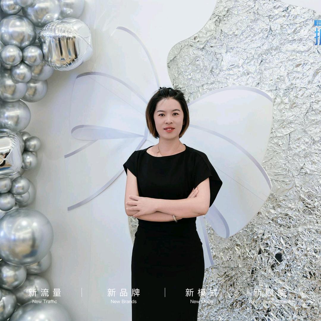 山咔咔小姐姐