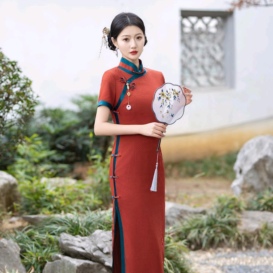 呼勒佳三楼1号贵伊族