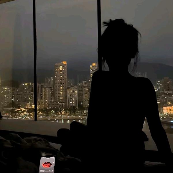 在嵩县做保🐑的依依