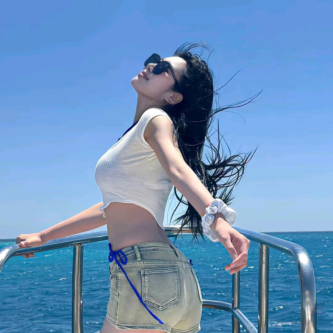 阿婷很爱笑