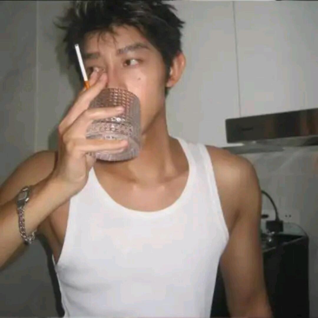 不吃肘击