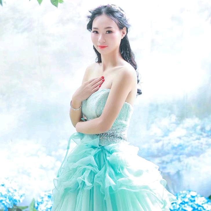 阳光明媚的女人