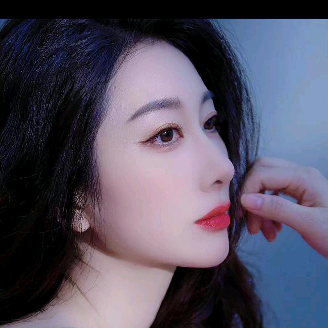 时尚丽人潮流女装店