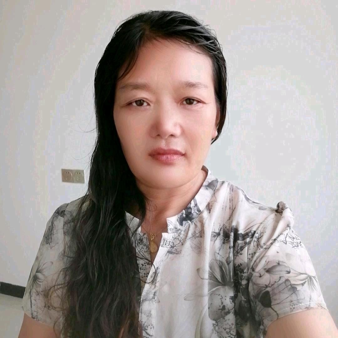 坦然一笑。