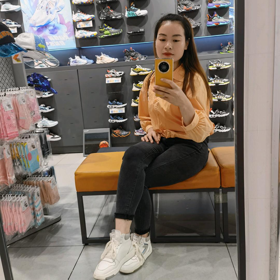 卖基酒的小姐姐