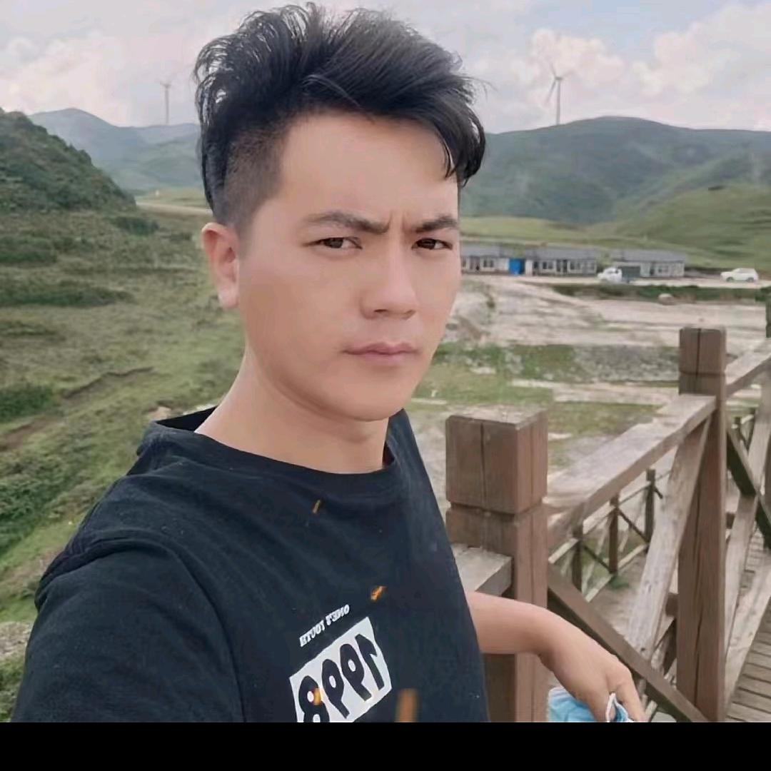名博电力有限公司（承接各种电力基础施工）