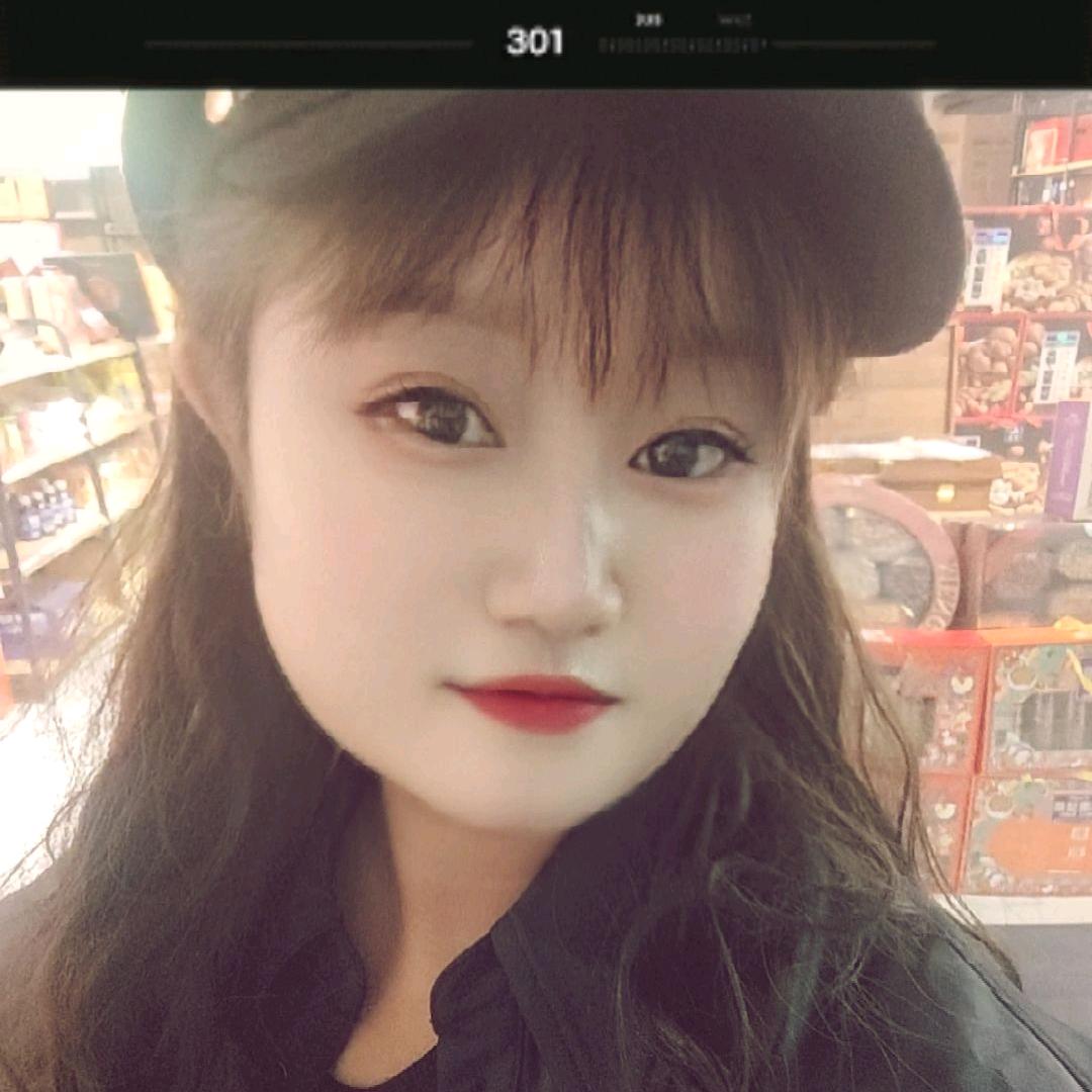 卖零食的小姐姐