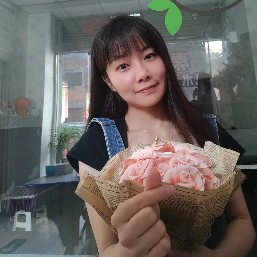 弹古筝的钢琴老师（汉阴县）