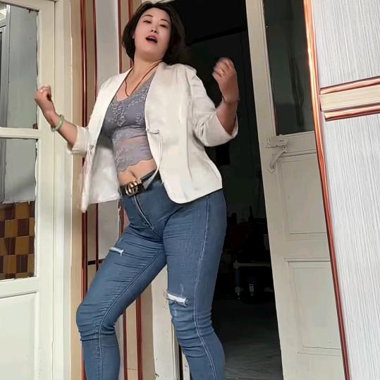 红唇🌹健身舞💃🏻