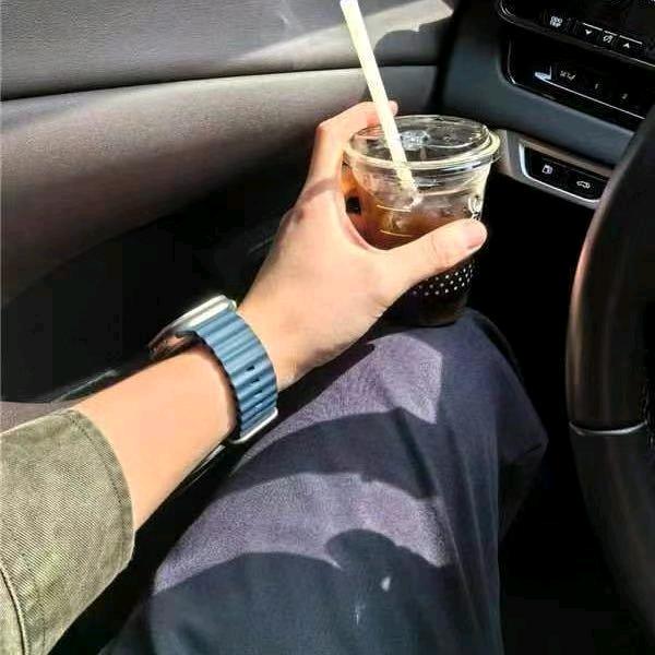 ，