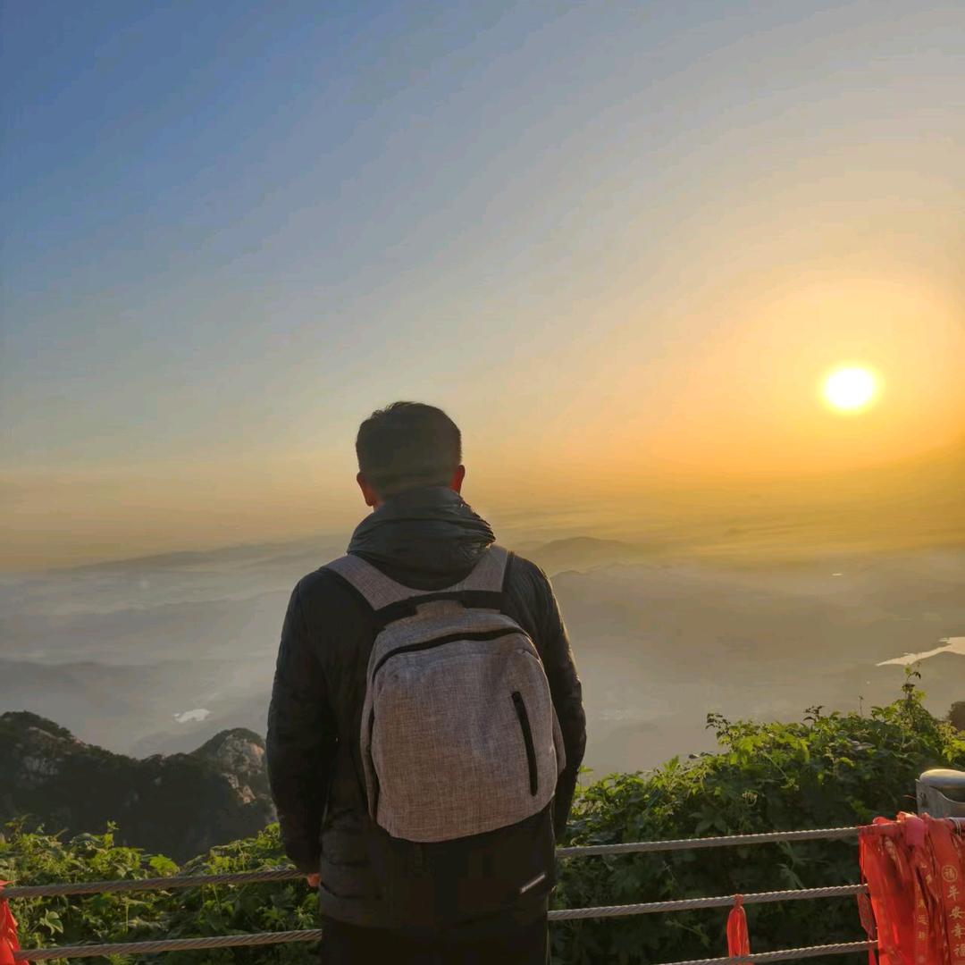 黑夜里的拳头