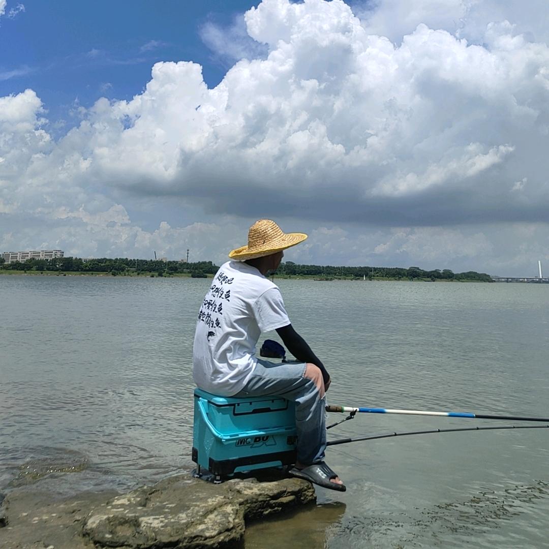 河边钓客