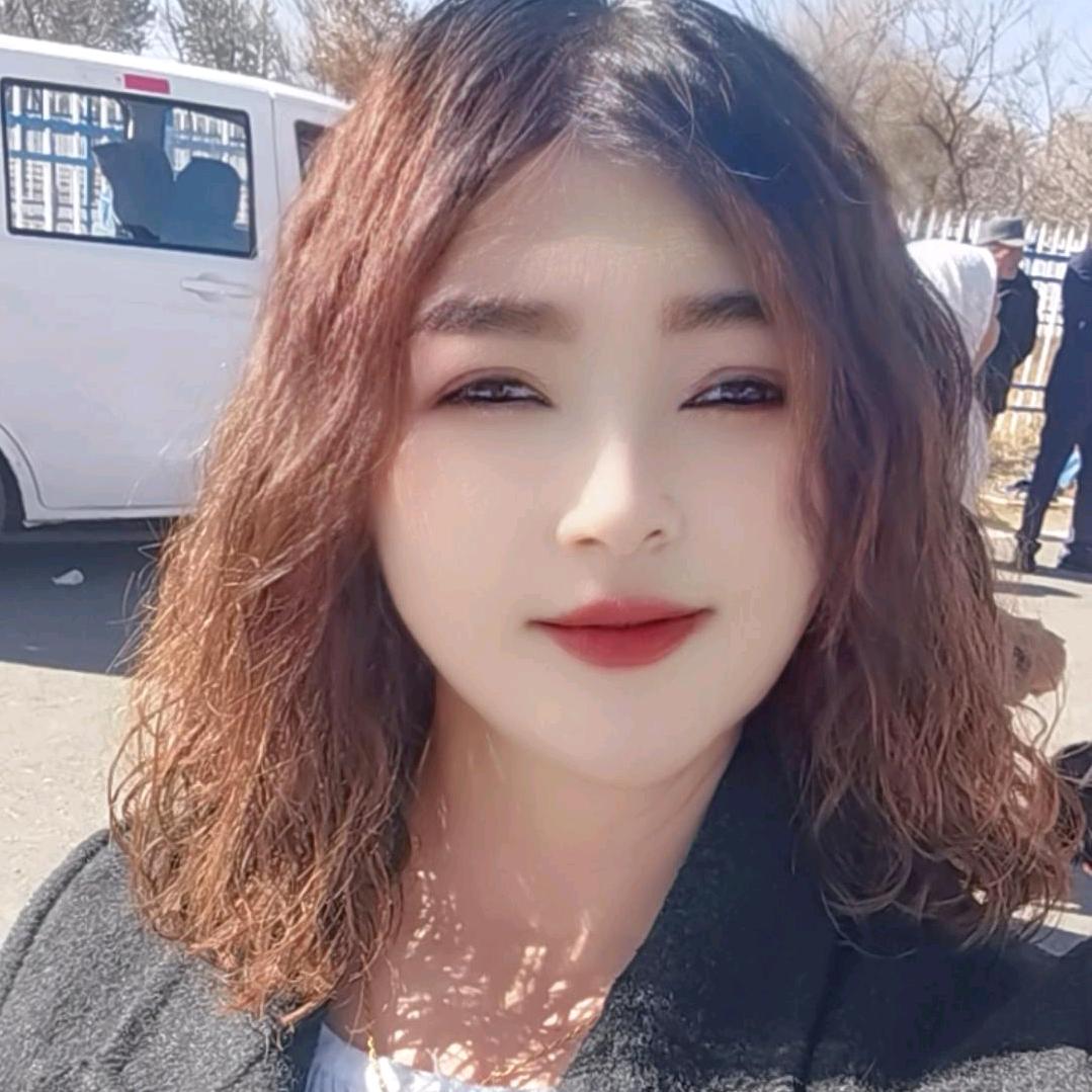 新疆的哈萨克族姑娘➕服装店