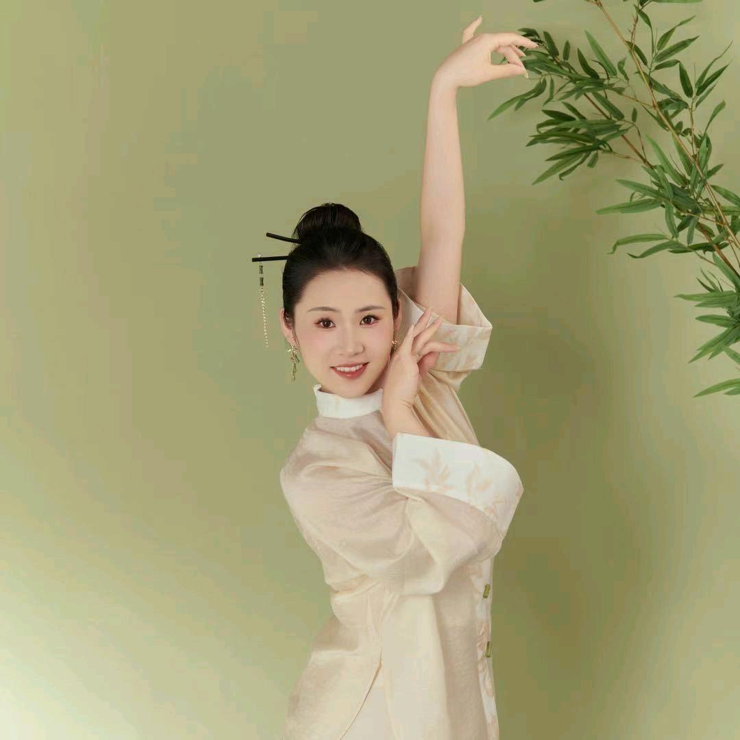 爱跳舞的小张老师