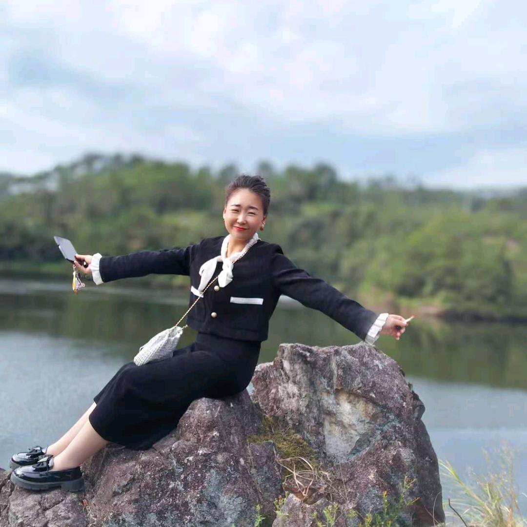 @💞᭄ᩚ꯭别碰我的心💔᭄ᩚ꯭: @ღ