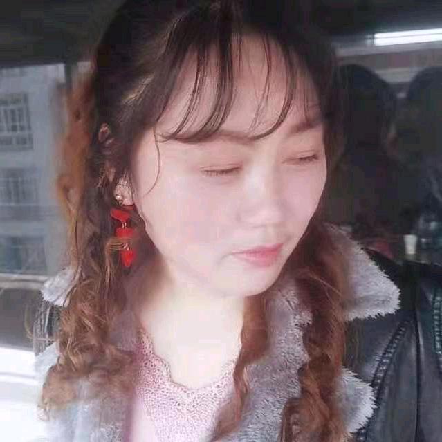 张燕      温柔   性格和泼开朗，