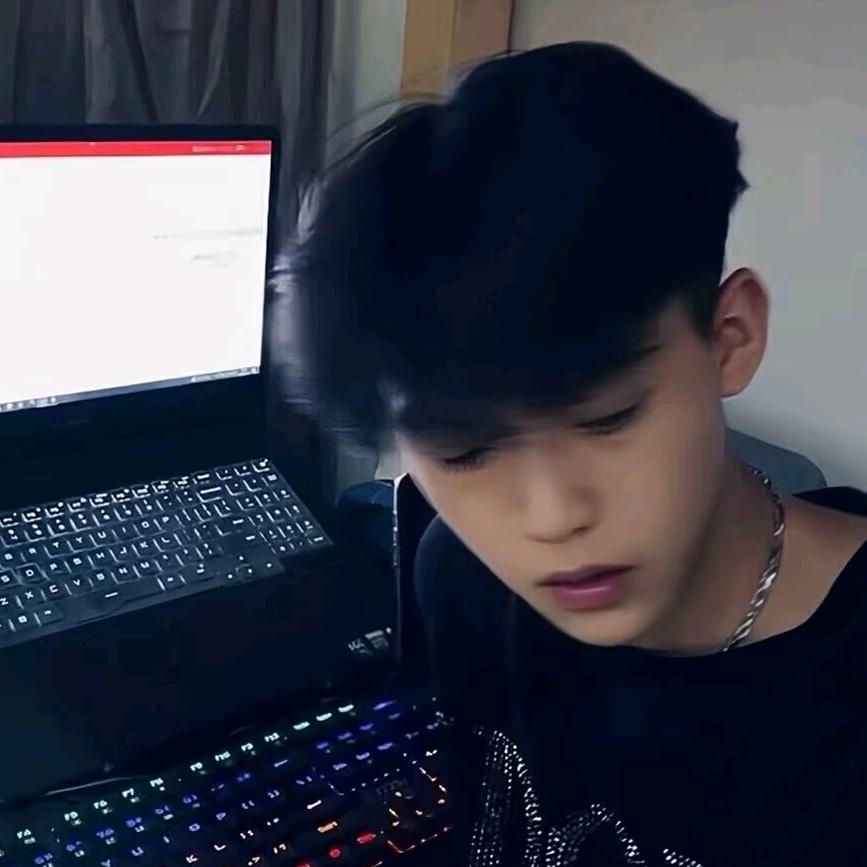 冷酷小熊🐻