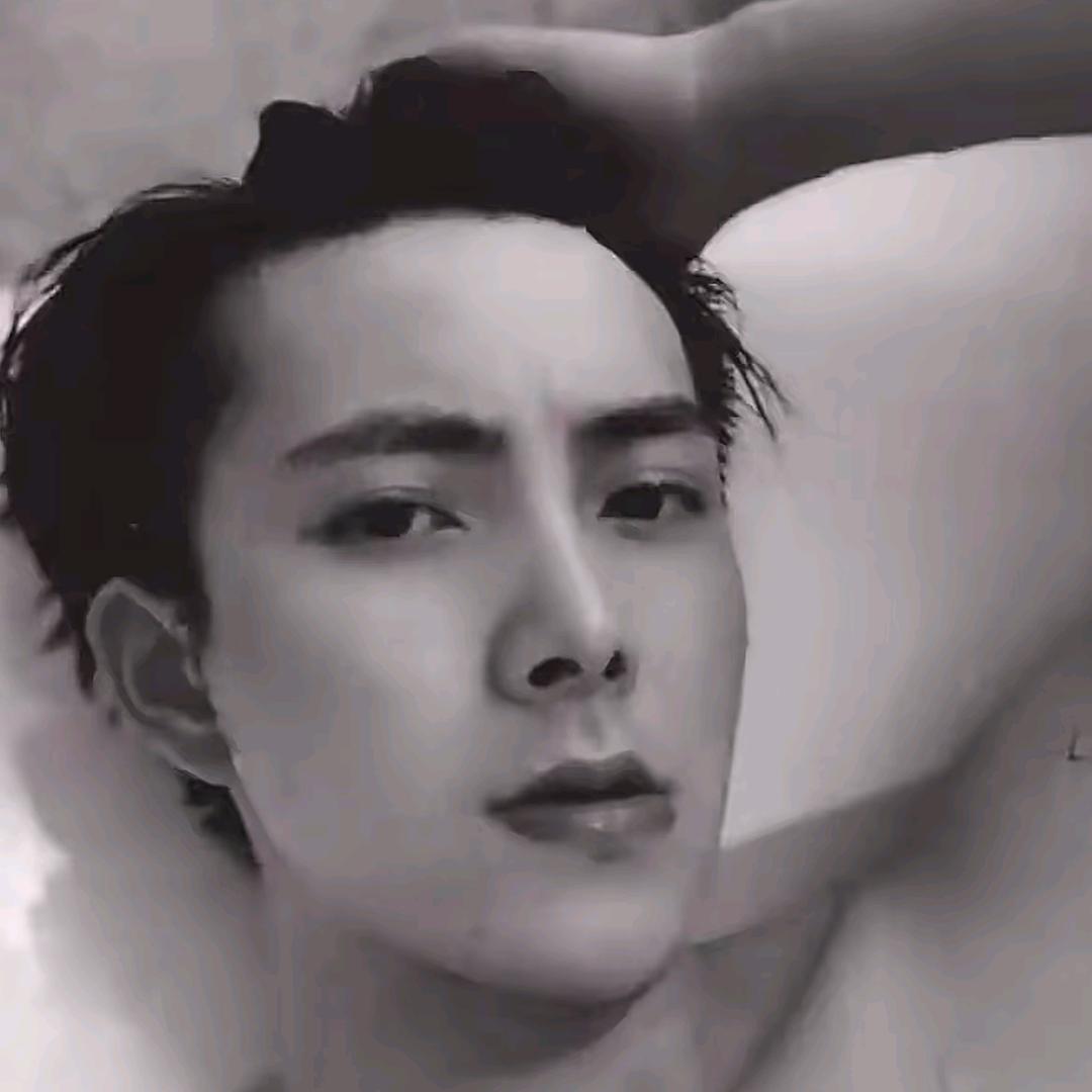 我大哥帅的一塌糊涂