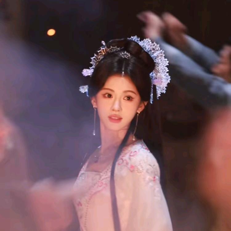 回眸祎笑百媚生