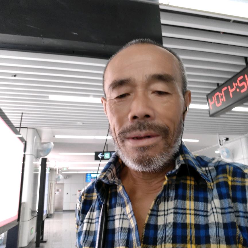 电动车骑行者