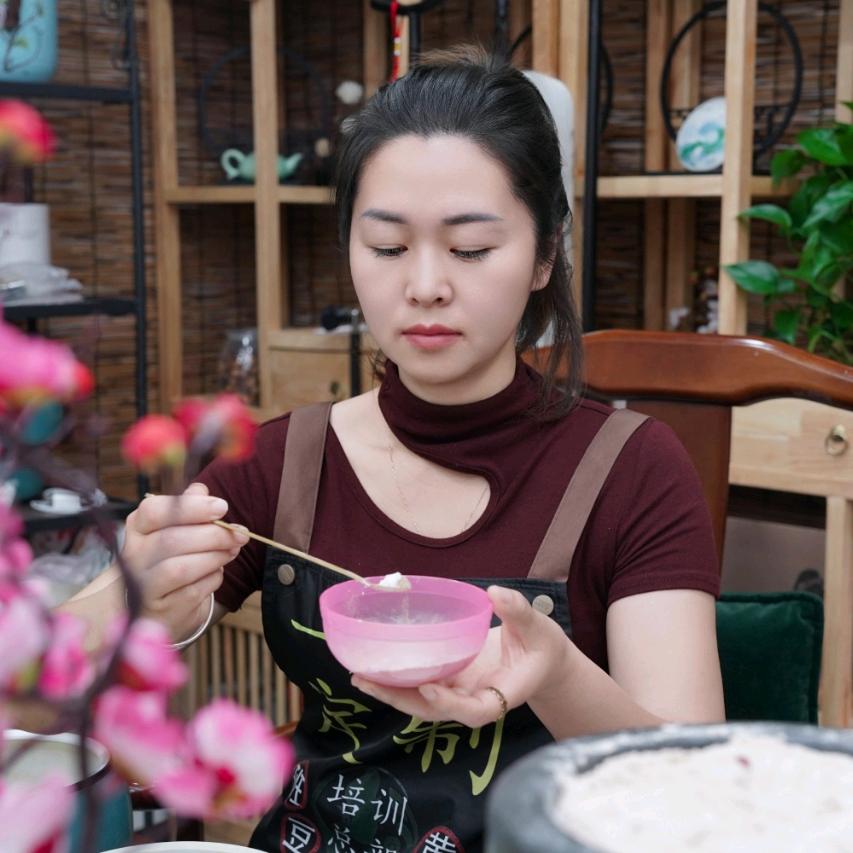 清镇泥膜妹妹，小王