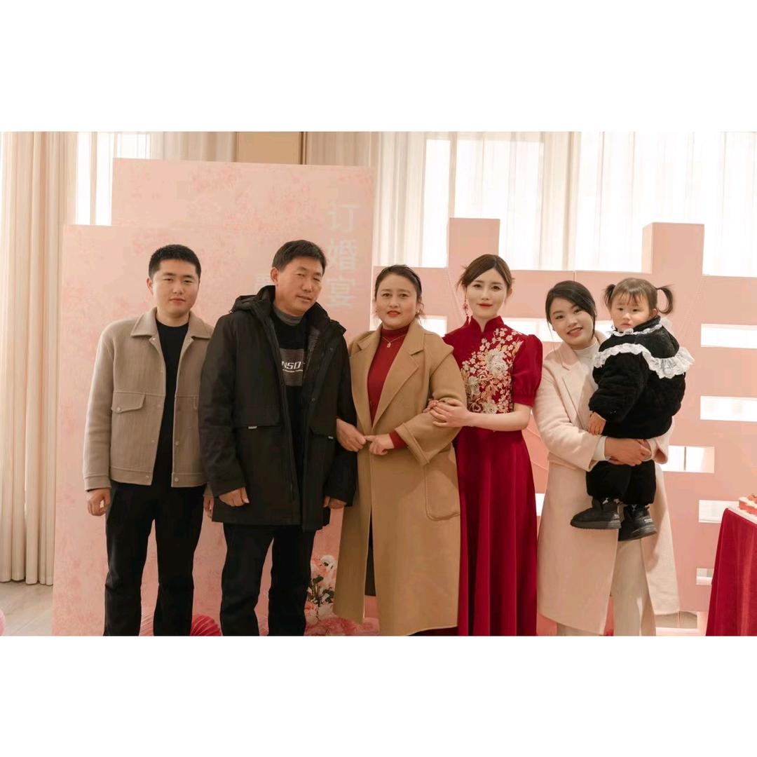 幸福的一家人！好人一生平安！请勿连赞，