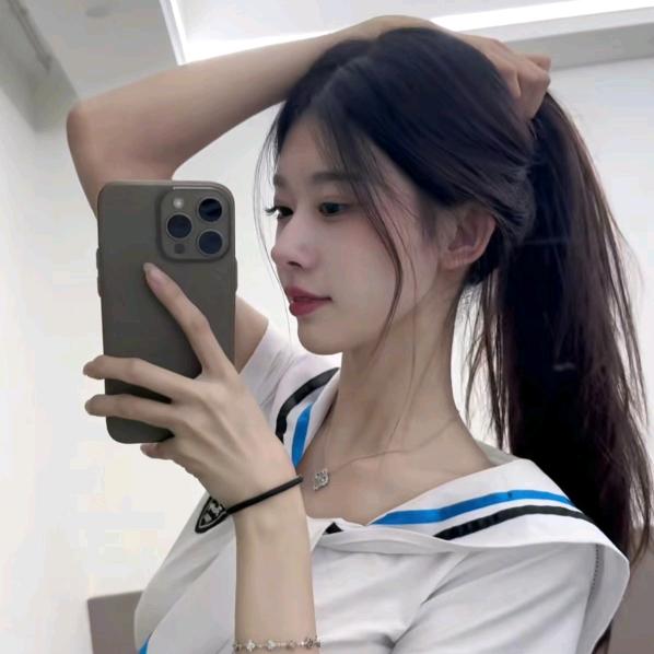 美女也会emo
